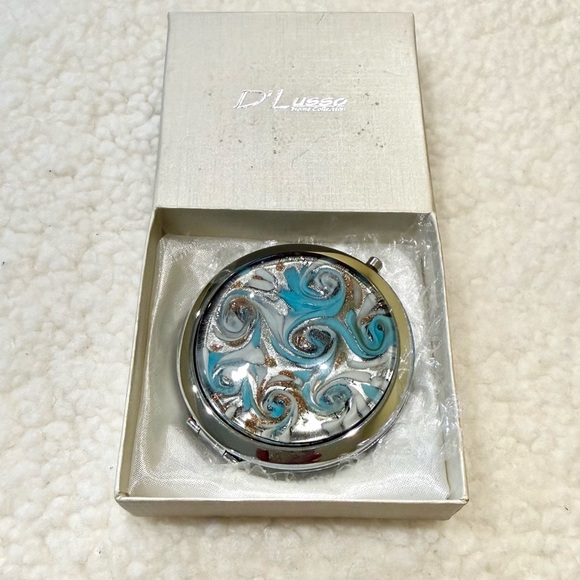 D'Lusso Designs Blue and Silver Compact Mirror - Picture 1 of 5